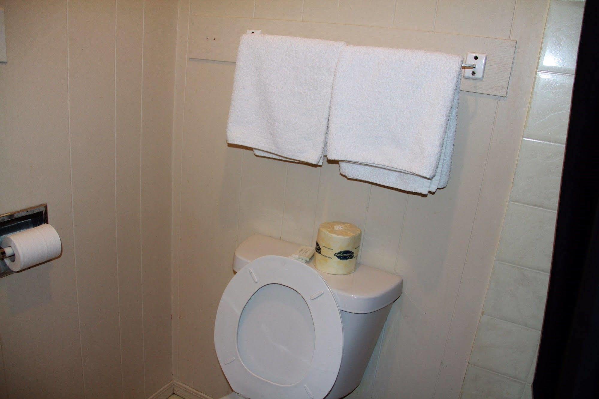 Bluebird Motel Innisfail Экстерьер фото