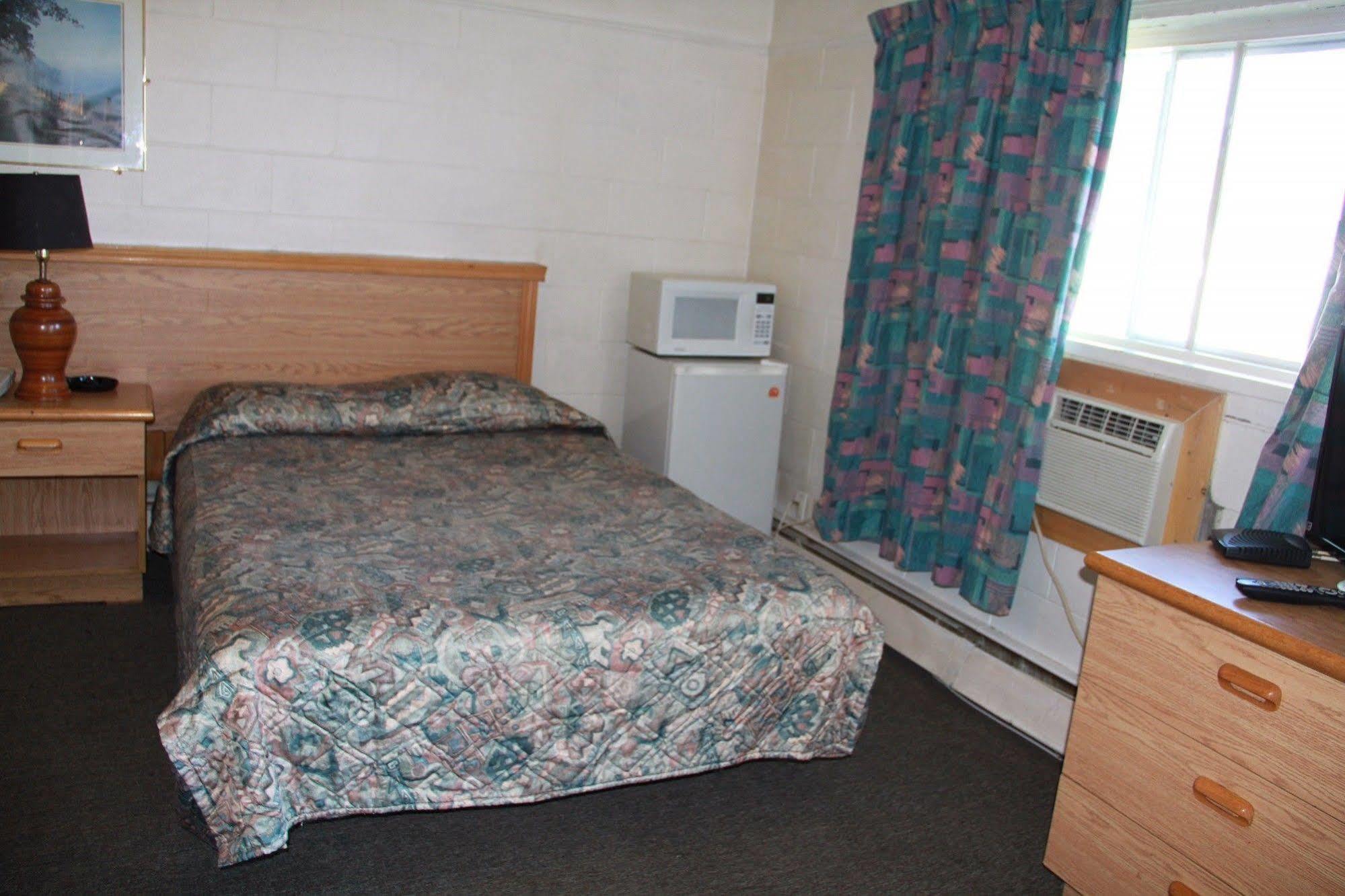 Bluebird Motel Innisfail Экстерьер фото