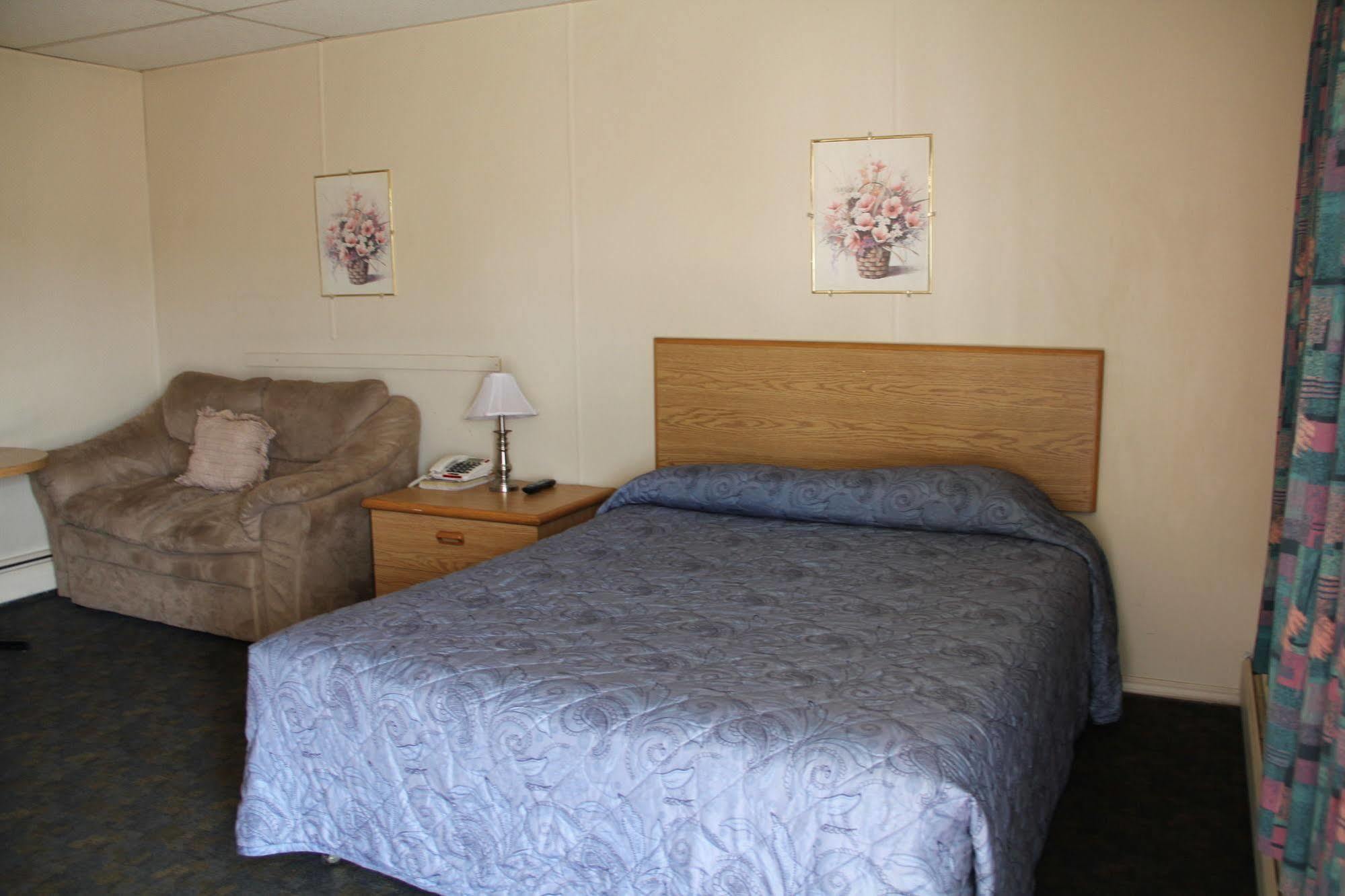 Bluebird Motel Innisfail Экстерьер фото
